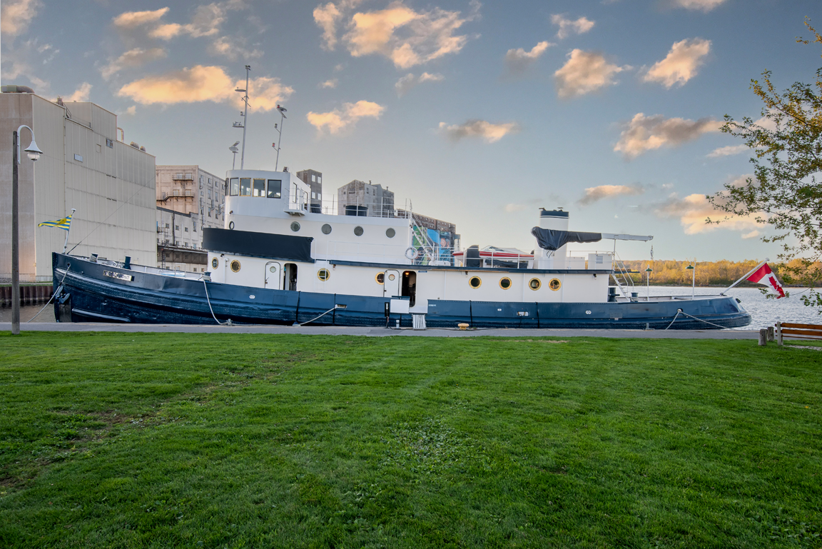 Prescotont broadside at Midland berth